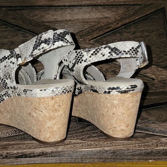 Clarks Womens Annadel Rayna Wedge Heel Sandal Taupe Synthetic Snake Print Size 8 - Picture 11 of 12